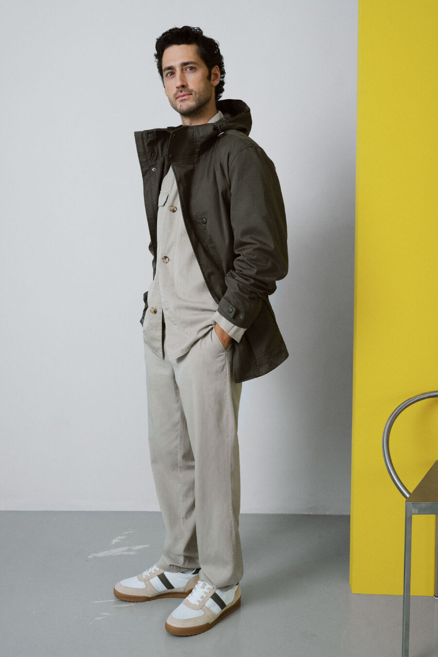 Parka corta con capucha