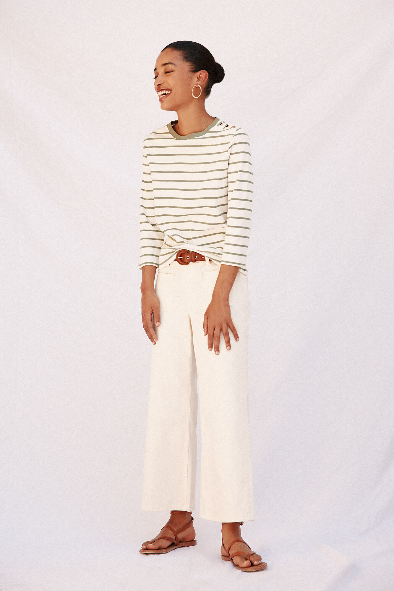 Cortefiel Camiseta b&aacute;sica com bot&otilde;es dourados