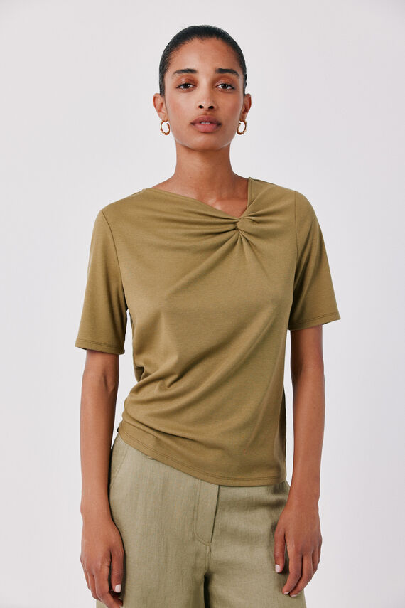 Camiseta nudo escote