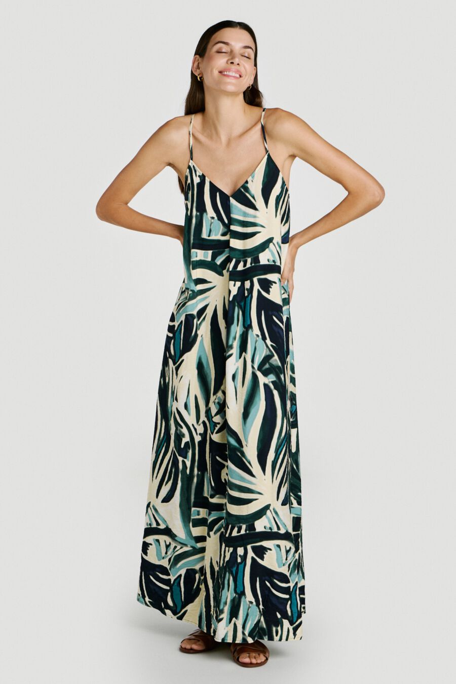 Vestido largo de tirantes con viscosa