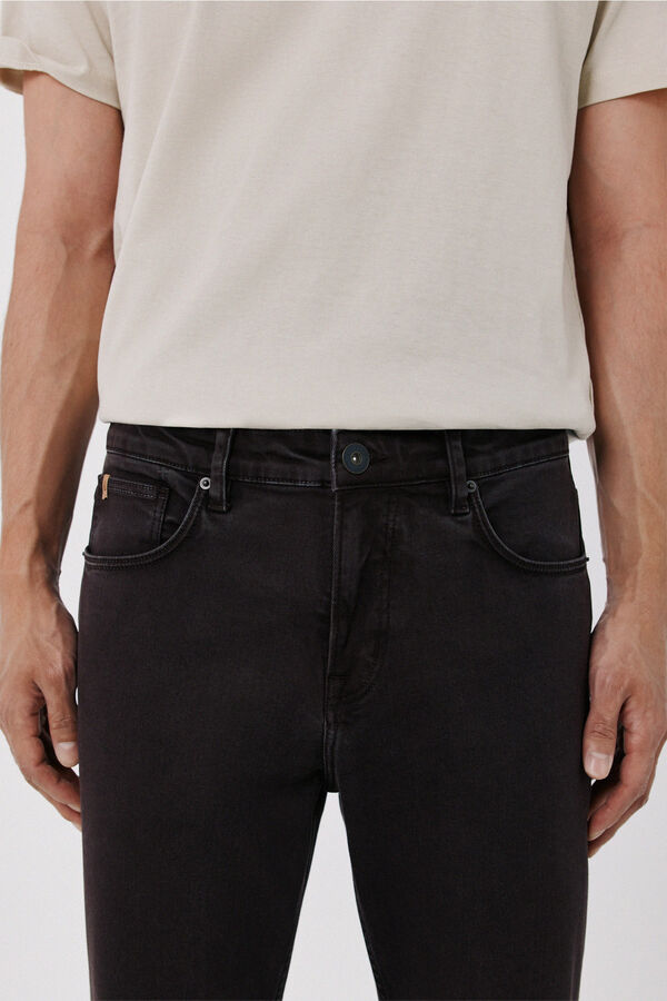 Cortefiel Pantal&oacute;n vaquero 5 bolsillos color regular fit Marr&oacute;n oscuro