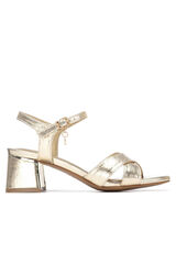 XTI Sandalia metalizada cruzada vestir tac&oacute;n Dorado