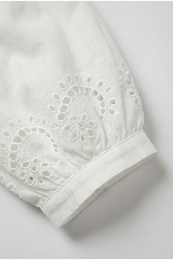Vila Blusa de manga 3/4 con encaje ingl&eacute;s de algod&oacute;n Blanco