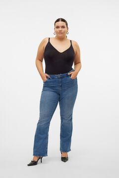 Vero Moda Curve Jeans flare sutil elastizados