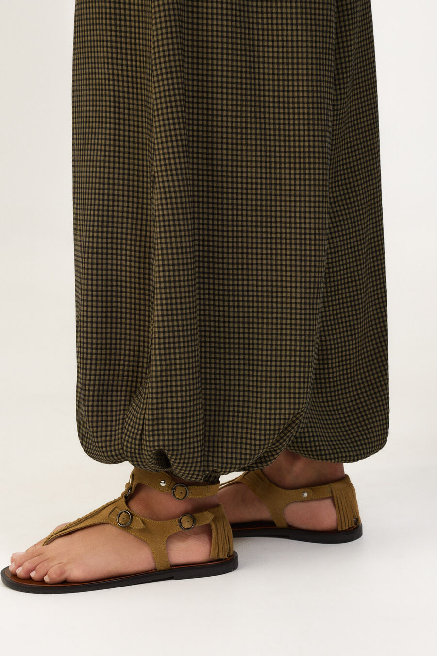 Sandalia plana serraje