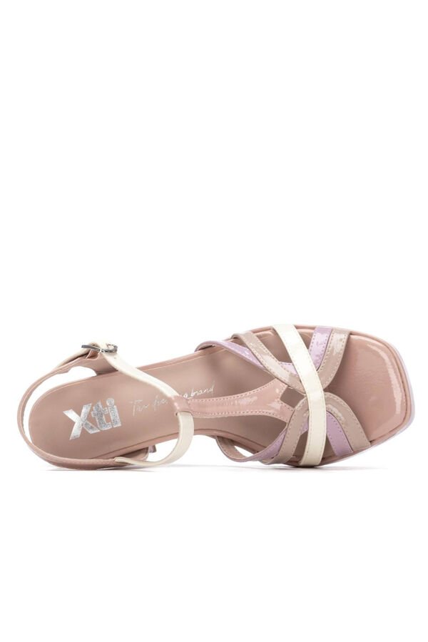 XTI Sandalia tac&oacute;n charolado Rosa