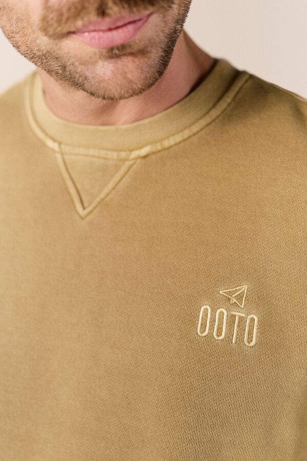 OOTO Sudadera b&aacute;sica lavada cuello redondo Camel