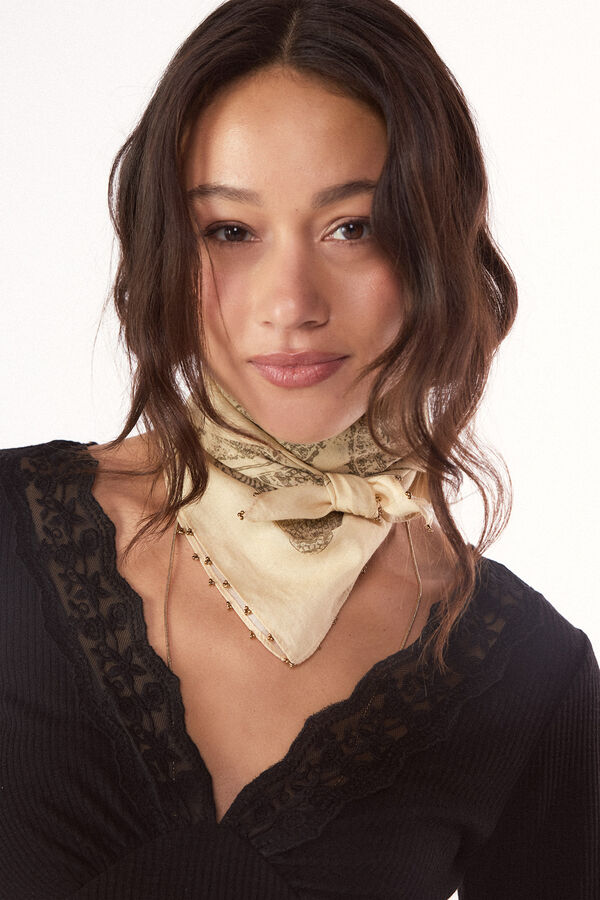 Slowlove Top com estrutura e detalhes de renda Preto