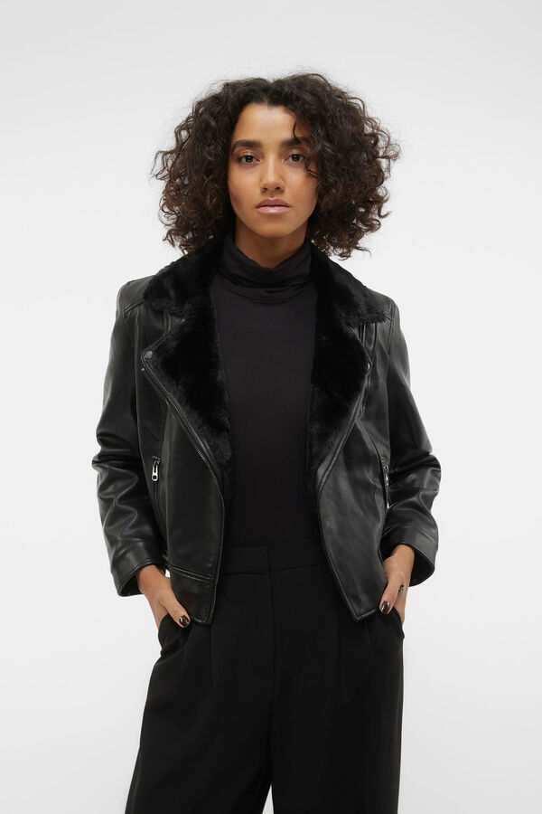 Vero Moda Blus&atilde;o curta com efeito de couro Preto