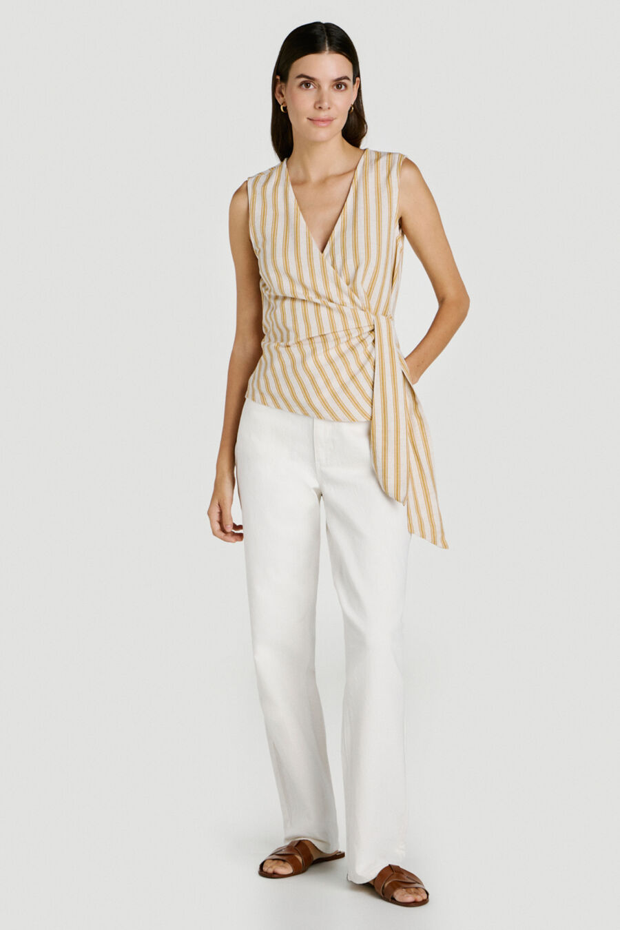 Top de mujer cruzado con lazada de lino