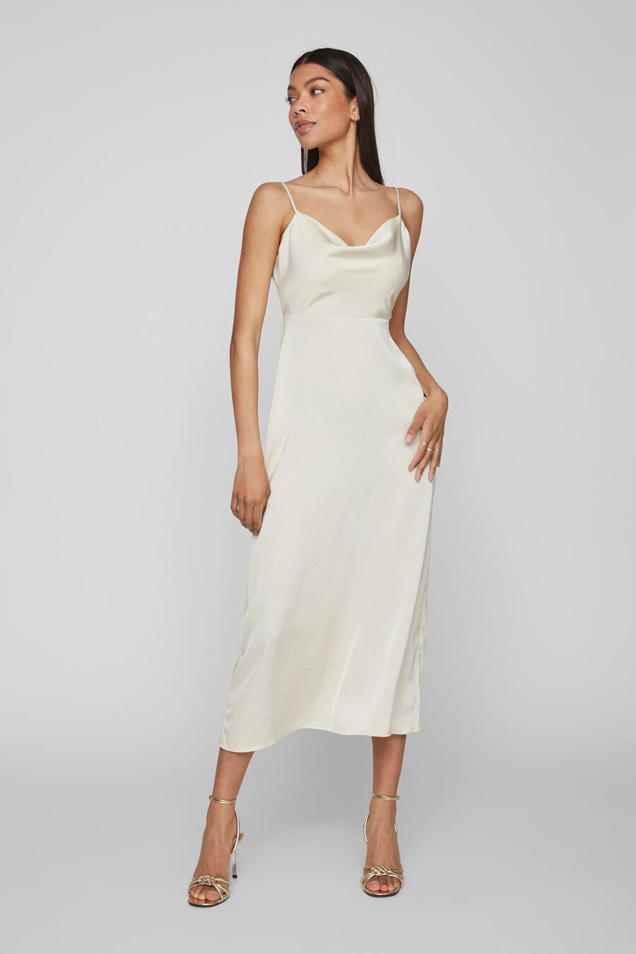 Vestido largo satinado escote drapeado