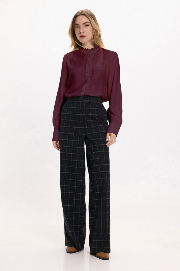 Vila Blusa de manga comprida com bordado ingl&ecirc;s Granada