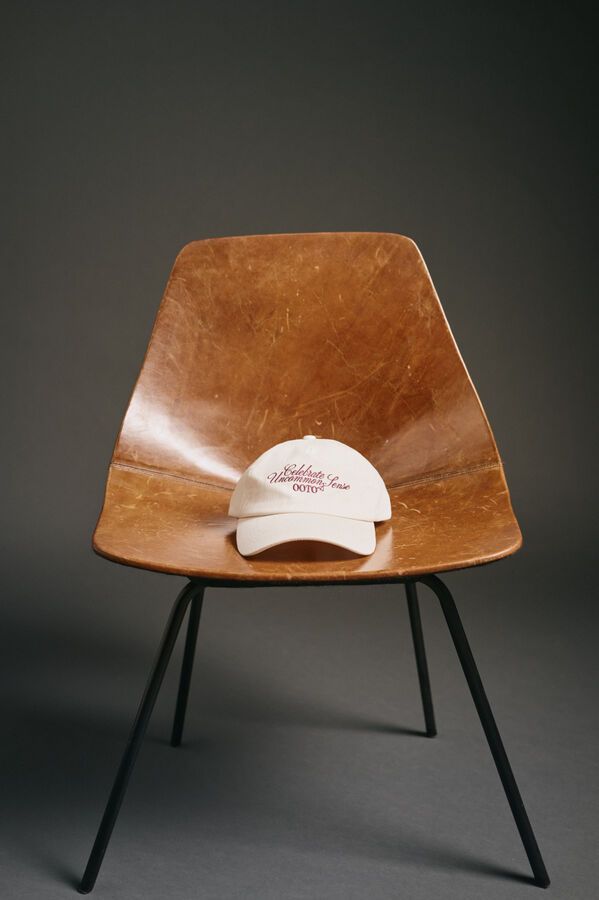 OOTO Bon&eacute; com viseira de t&ecirc;xtil Tostado