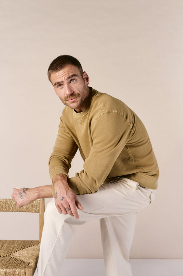 OOTO Sudadera b&aacute;sica lavada cuello redondo Camel