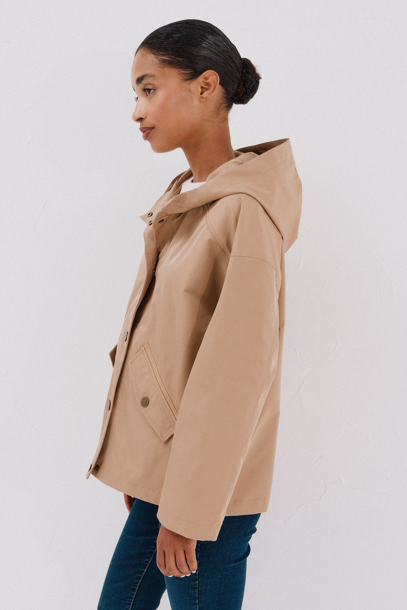 Short jacket with snap buttons