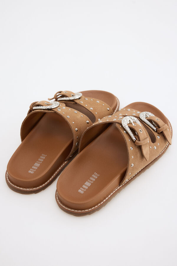 Slowlove Sand&aacute;lia de pele com tachas Castanho