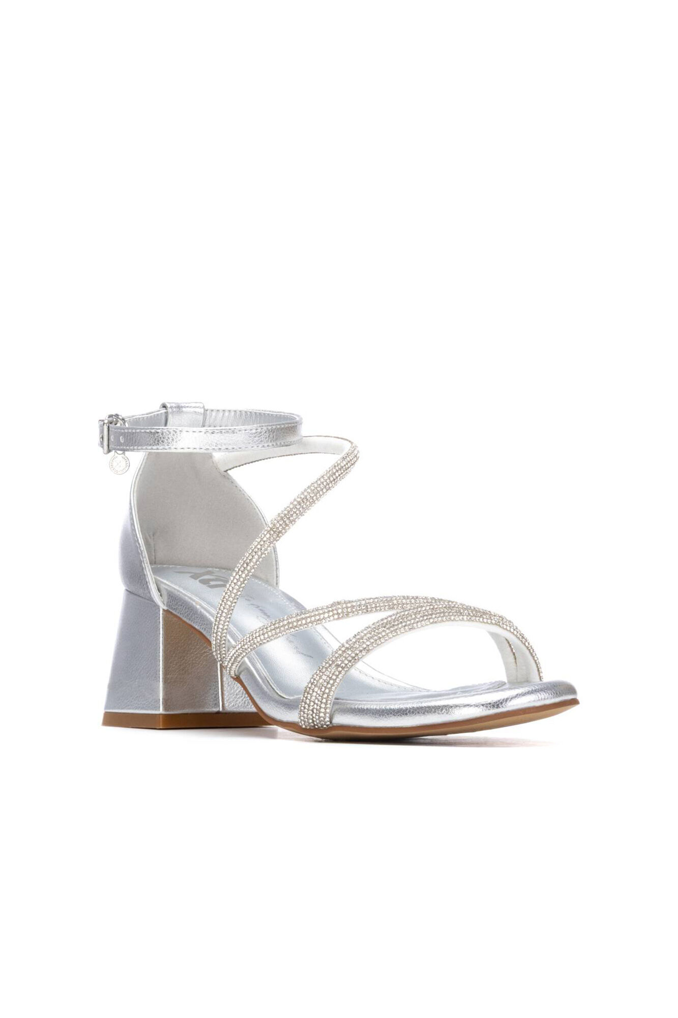 XTI Sand&aacute;lia metalizada com tac&atilde;o