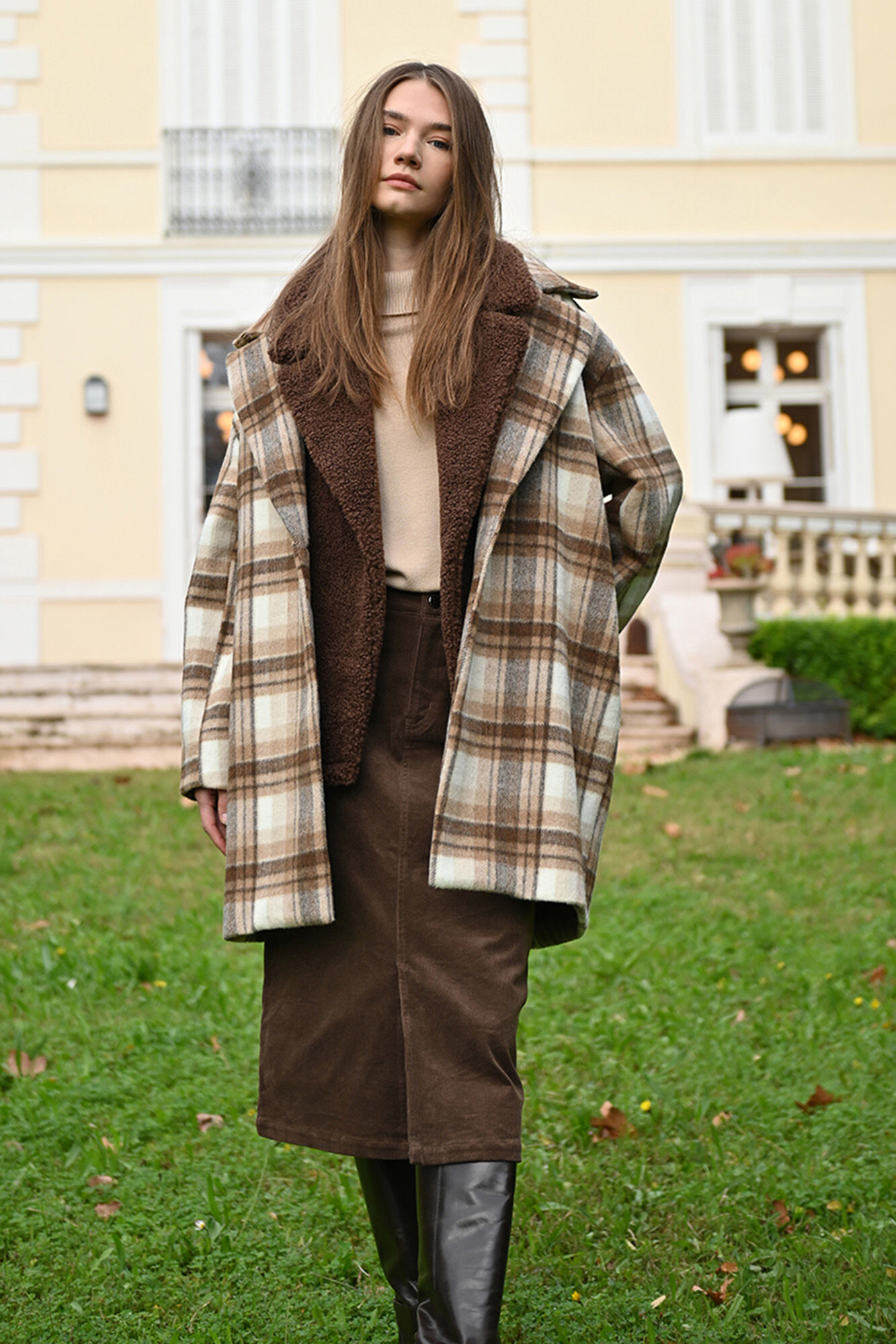 Molly Bracken Abrigo de manga larga con cuello solapa