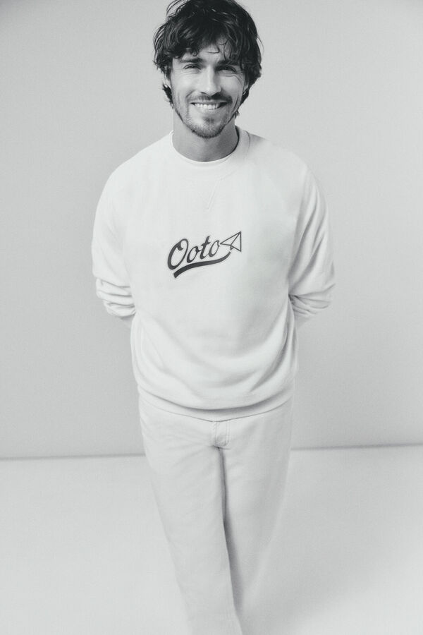 OOTO Sudadera logo cuello redondo Marfil