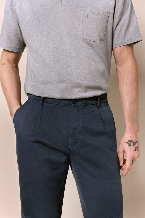 OOTO Chino con pinzas regular Azul