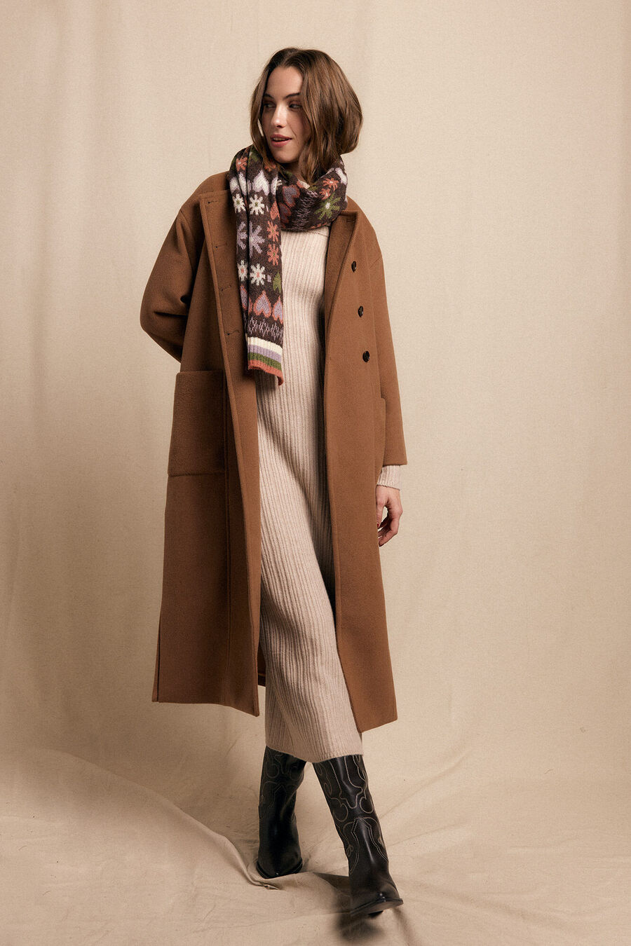 Abrigo largo con doble botonadura