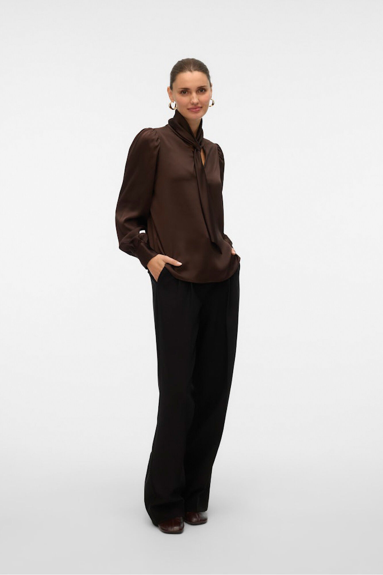 Vero Moda Camisa de cetim com la&ccedil;ada la&ccedil;o 