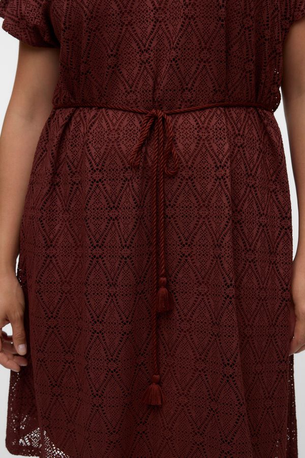 Vero Moda Curve Vestido corto cuello pico talla grande Marr&oacute;n