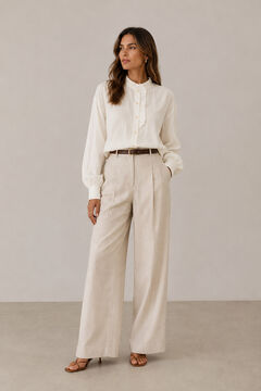 Vila Blusa cuello alto con volante Beige