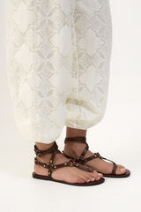 Slowlove Sandalia plana tiras Marr&oacute;n