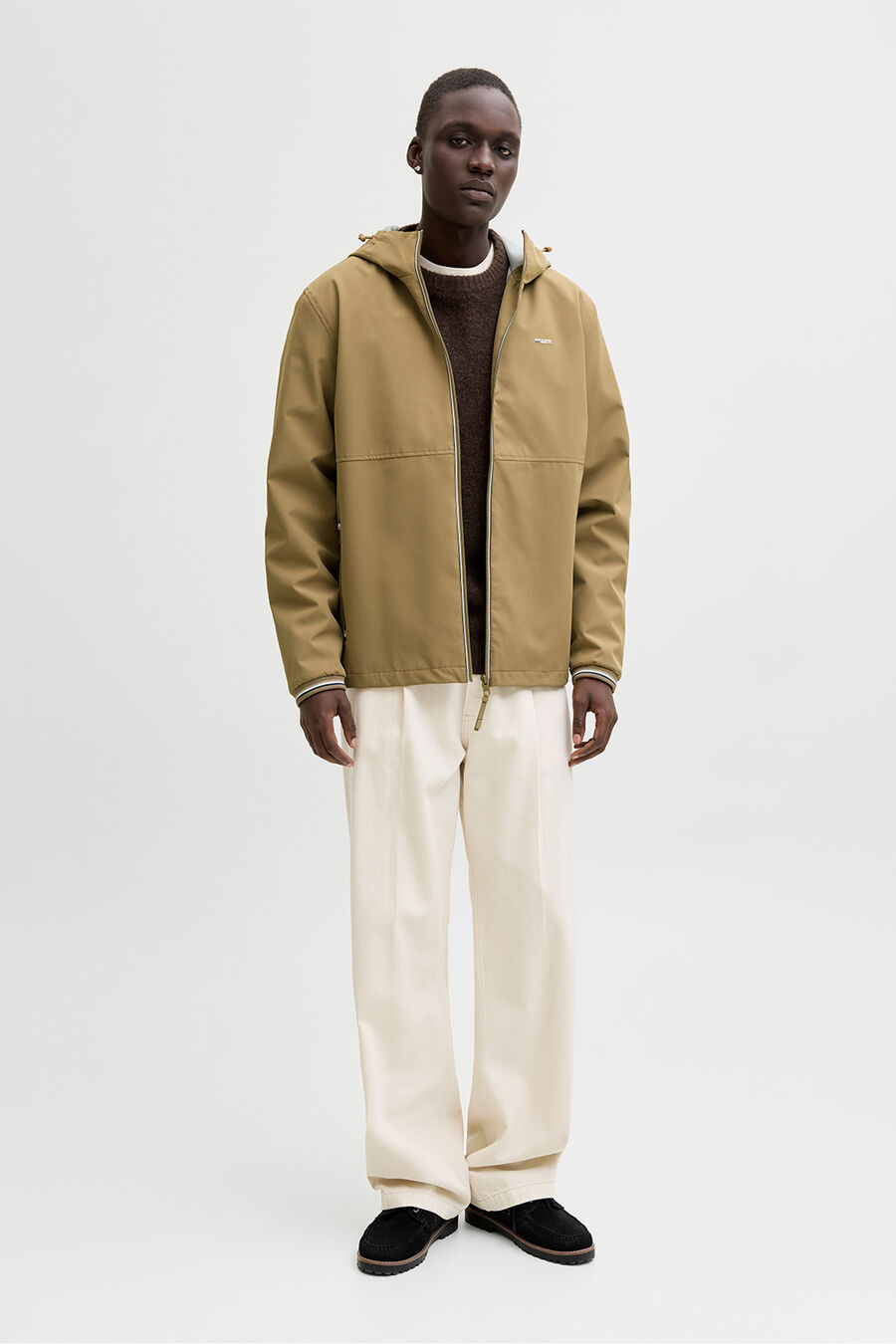 Chaqueta casual con capucha