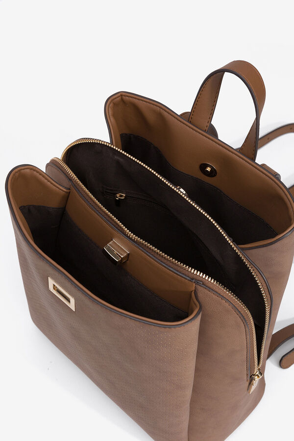 Vilanova Mochila com efeito camur&ccedil;a perfurada Castanho