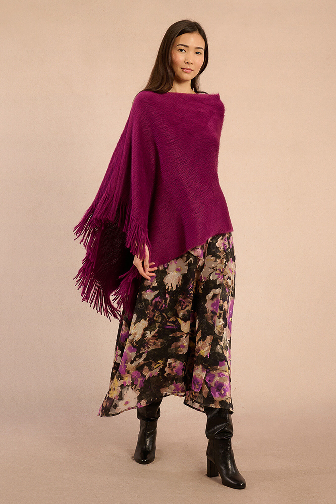 Molly Bracken Poncho assim&eacute;trico com franjas