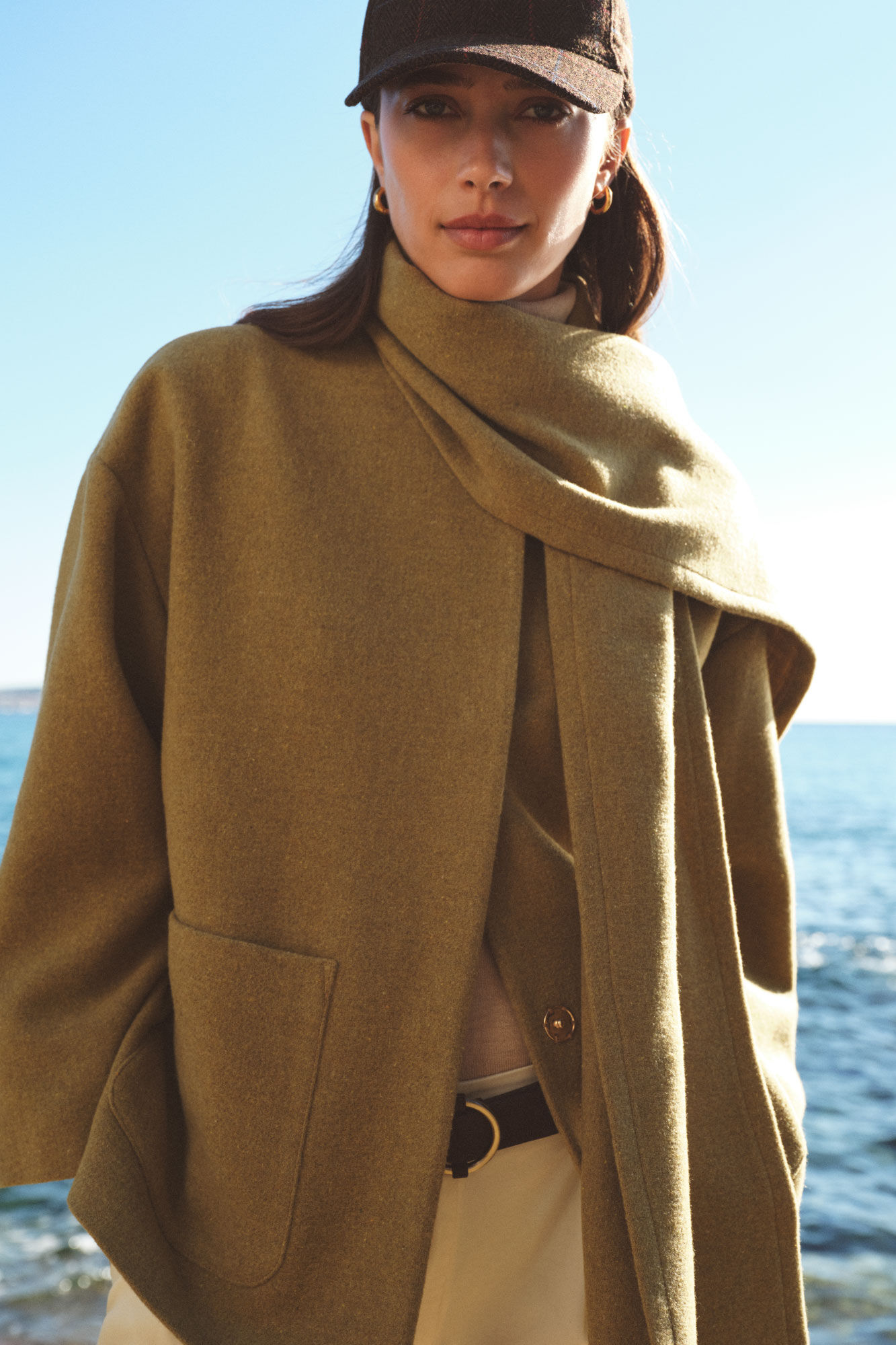 Cortefiel Abrigo con bufanda desmontable