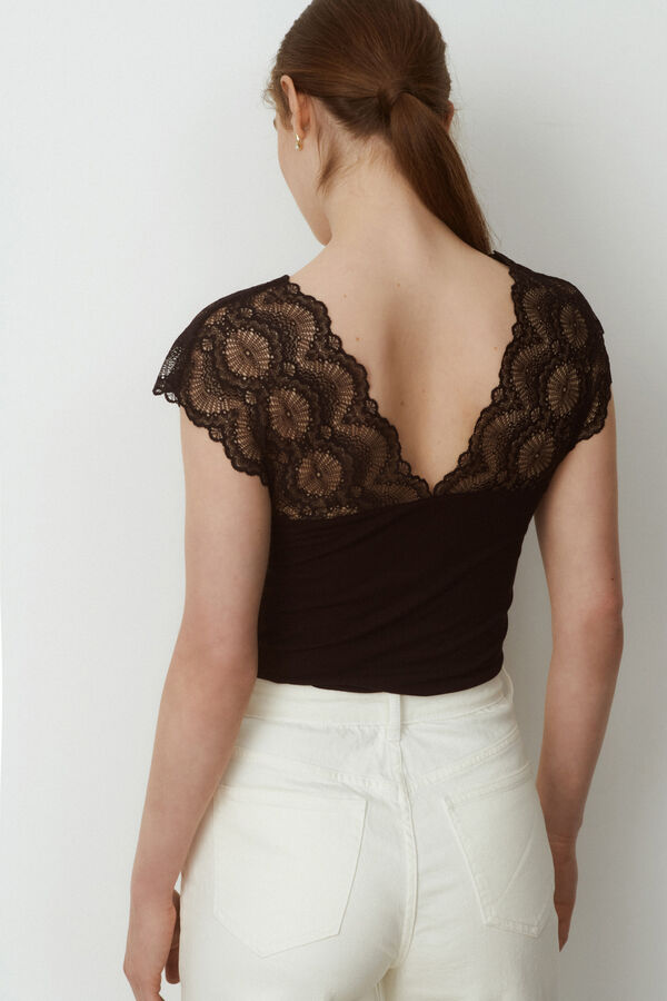 Vila Camiseta canal&eacute; con encaje Negro