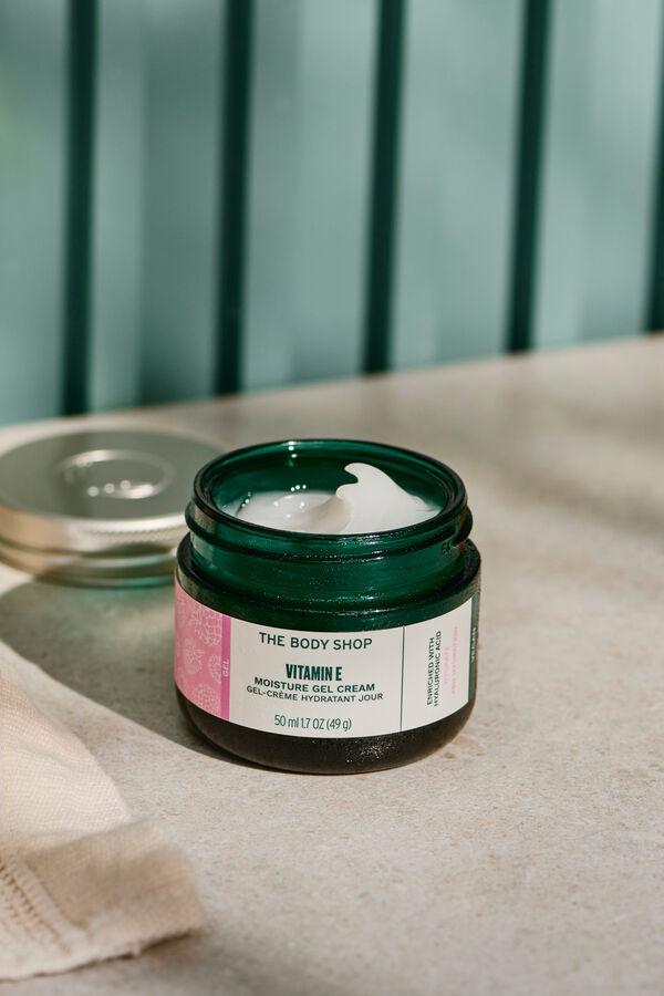 The Body Shop Gel Creme Hidratante Vitamina E 50ml Multicolorido
