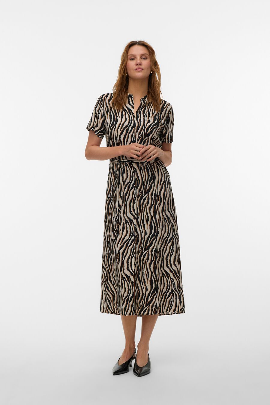 Vestido midi estampado de manga corta