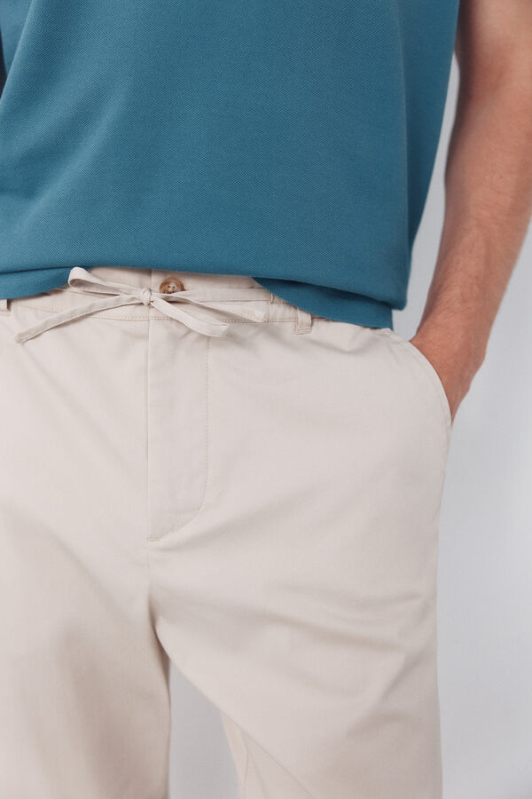 Cortefiel Pantal&oacute;n chino t&eacute;cnico con cordones tapered Beige