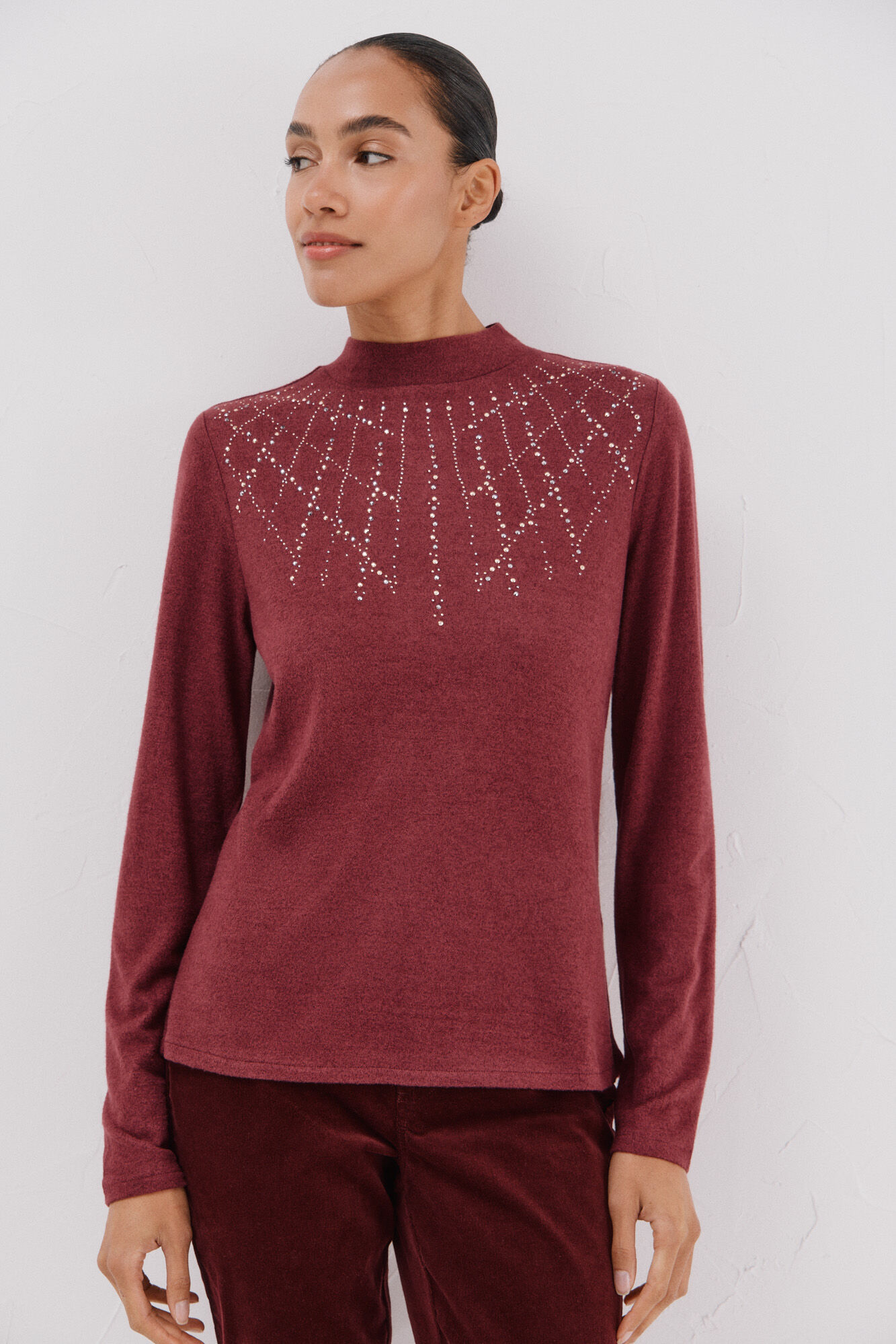 Cortefiel Camiseta con detalle strass