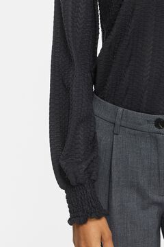 Vila Blusa texturizada de cuello alto