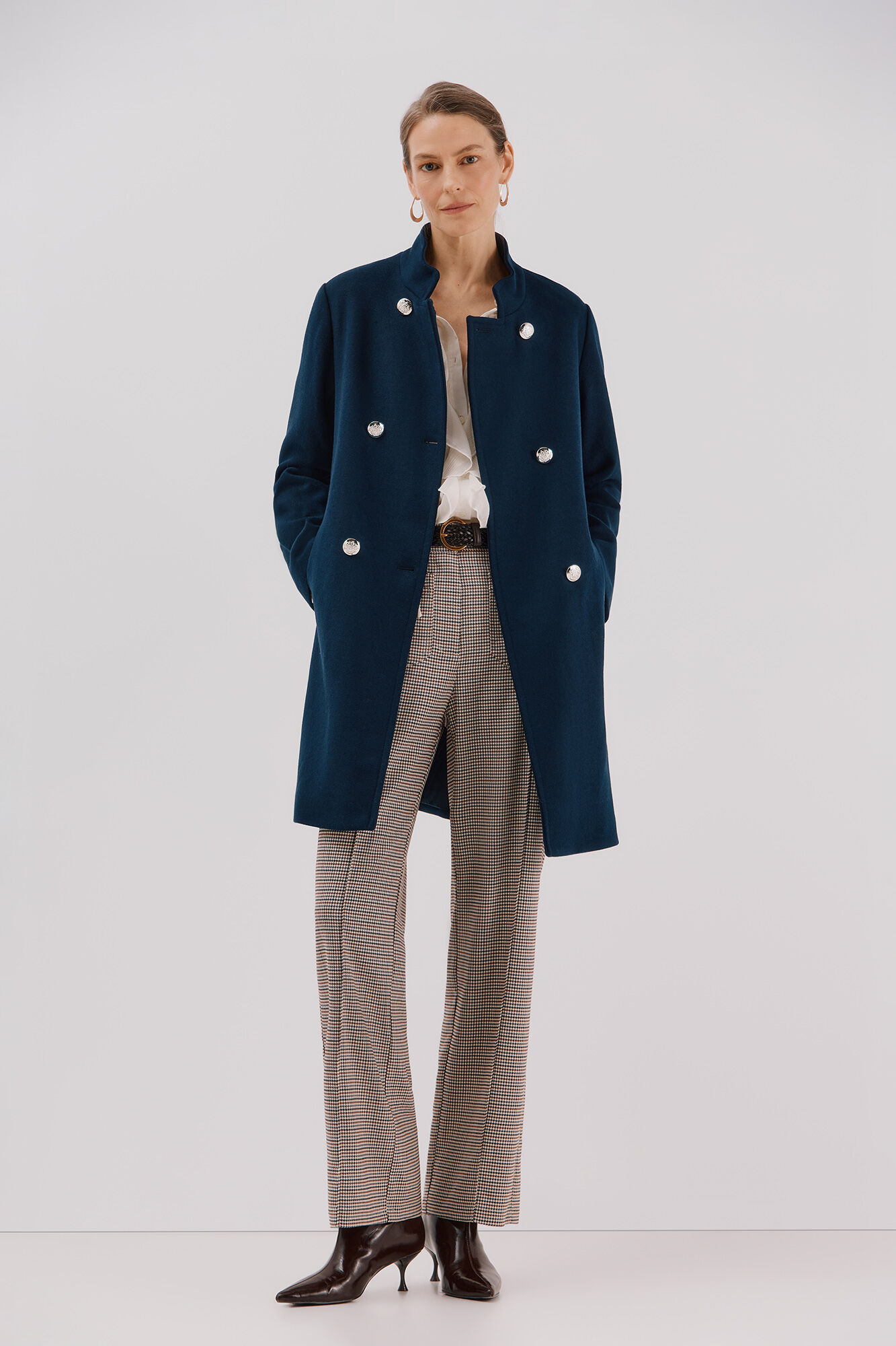 Cortefiel Sobretudo com bot&otilde;es dourados