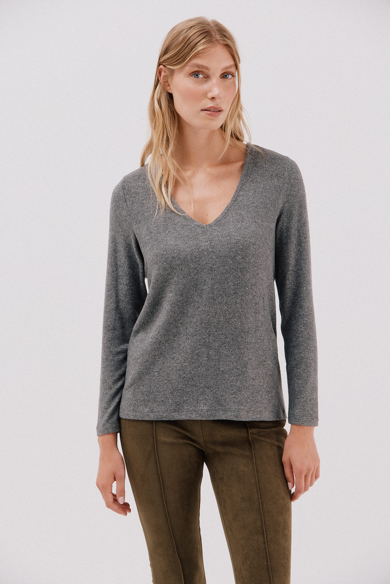 Cortefiel T-shirt b&aacute;sica gola em bico