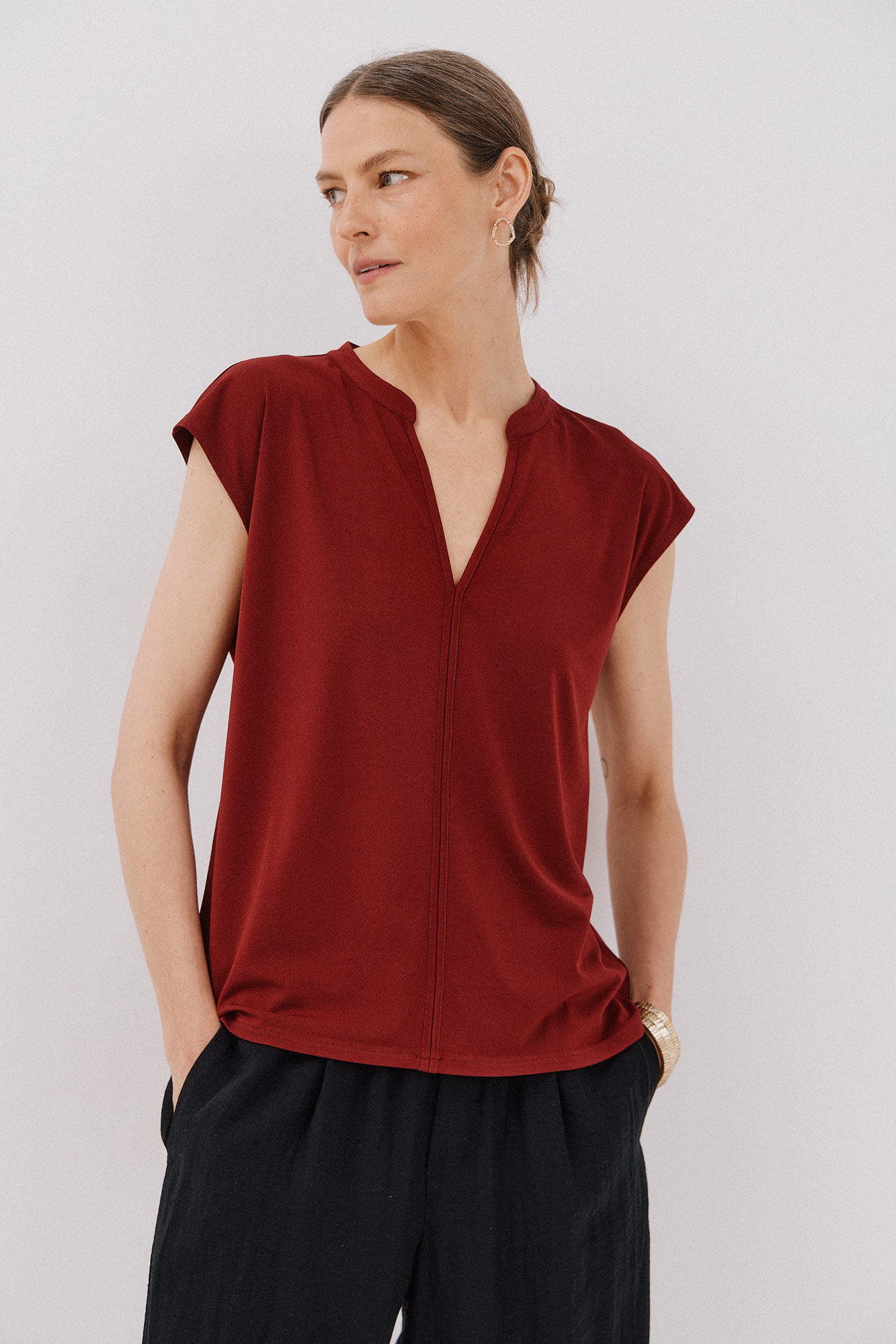 Cortefiel Camiseta b&aacute;sica sem gola mao