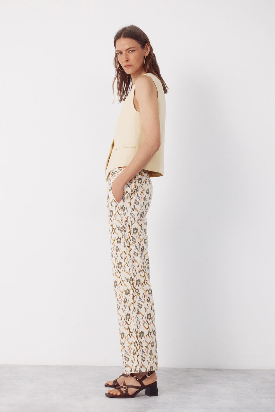 Pantalón con lino con botones dorados