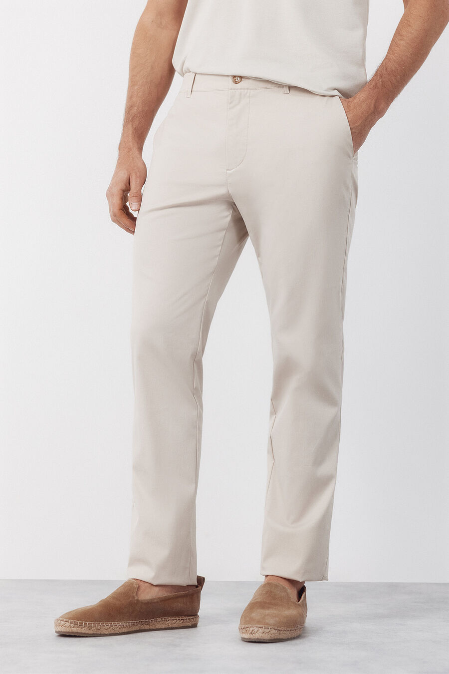 Pantalón chino técnico slim