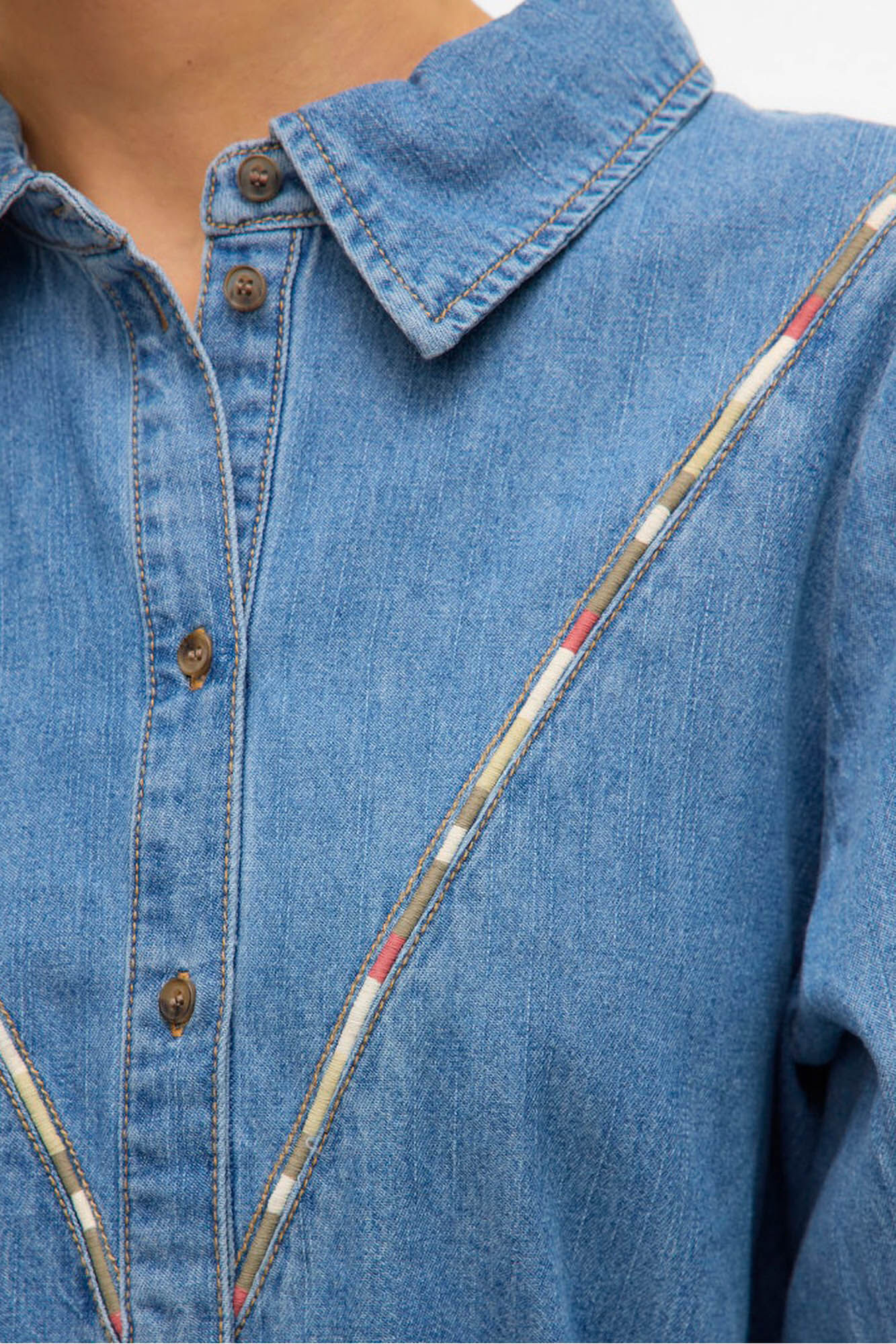 Vero Moda Camisa denim con detalle bordado