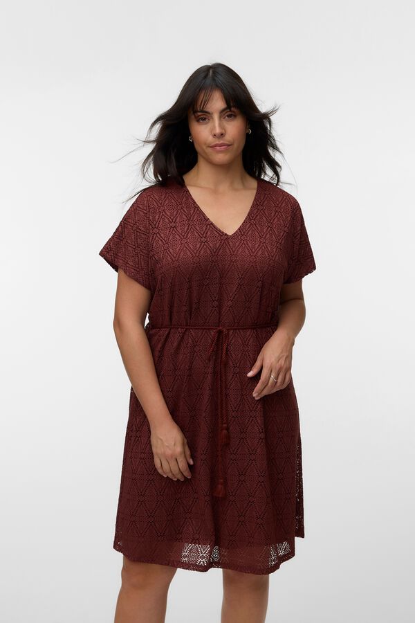 Vero Moda Curve Vestido corto cuello pico talla grande Marr&oacute;n