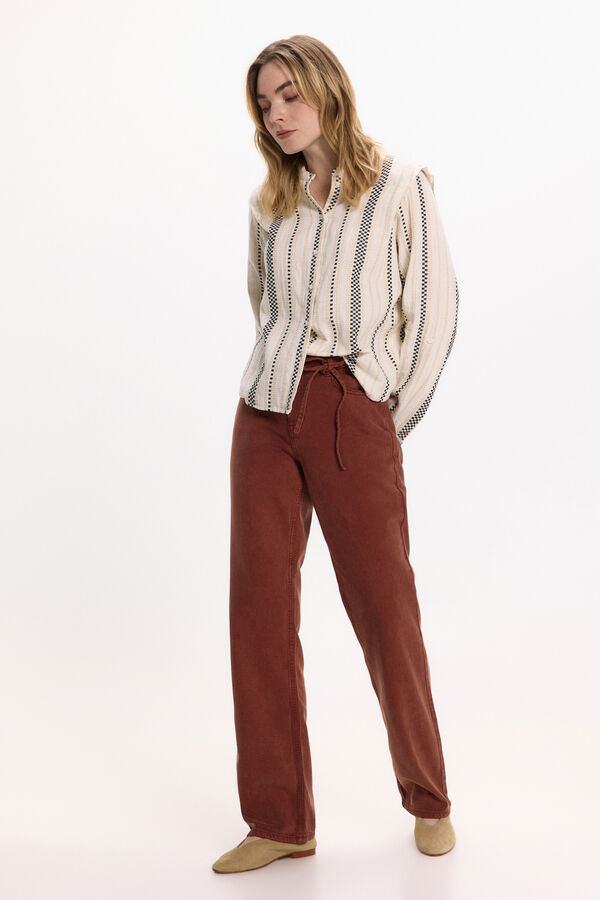 Vila Blusa com bordado de algod&atilde;o Tostado