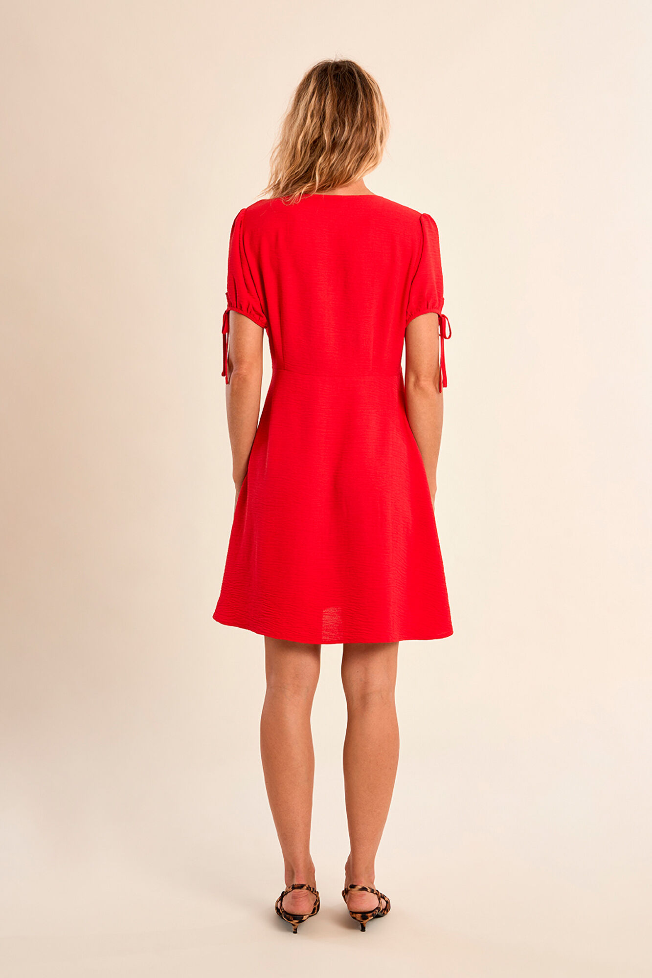 Molly Bracken Vestido de manga corta detalle lazada