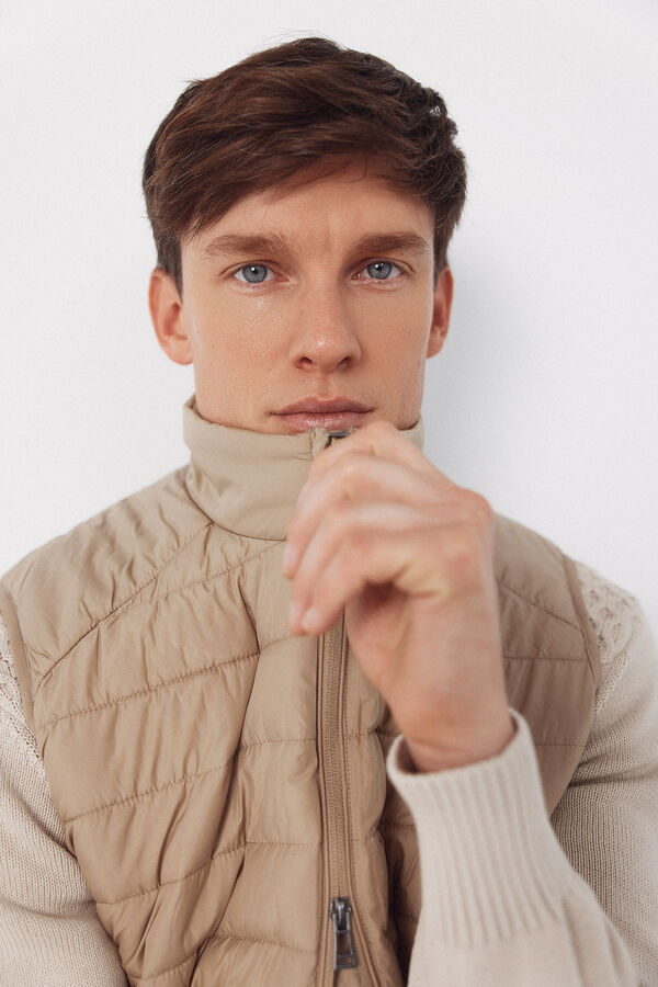 Cortefiel Chaleco acolchado ultralight Beige