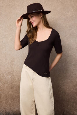 Top frunce escote pico